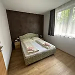 1 Gartenwohnung Lägenhet